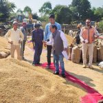 बाल दिवस पर मुस्कान की सौगात – चकेरी के छह शासकीय विद्यालयों में 300 विद्यार्थियों को मिले नए स्कूल बैग