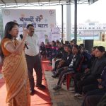 दो दिन में फुटबाल ग्राऊंड में गोलपोस्ट लग जाना चाहिए और बच्चों को जूते मिल जाना चाहिए