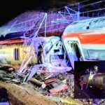 गोरखपुर से दिल्ली जा रही बस 15 फीट नीचे गिरकर पलटी, 55 यात्री थे सवार; 12 यात्री गंभीर रूप से घायल