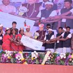 स्कूली बच्चों की प्रस्तुति से प्रभावित हुए केंद्रीय गृह मंत्री शाह , ताली बजाकर बढ़ाया उत्साह