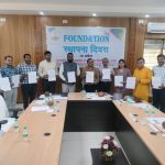 पीसीसी अध्यक्ष दीपक बैज, नेता प्रतिपक्ष डॉ. चरणदास महंत तथा जांच दल के सदस्य वेदांता पावर प्रभावितों से मिले