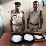 रायपुर में तेज रफ्तार ट्रक का कहर: 2 युवकों की मौत, 1 घायल, मुआवजे को लेकर प्रदर्शन