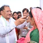 पीएम मोदी को झालमुड़ी खिलाना पड़ा भारी! विक्रम साहू को मिली जान से मारने की धमकी