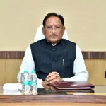 पिनाराई विजयन के घर के बाहर बवाल:समर्थकों ने ED की गाड़ियों पर हमला, पुलिस ने किया लाठीचार्ज