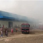 पिनाराई विजयन के घर के बाहर बवाल:समर्थकों ने ED की गाड़ियों पर हमला, पुलिस ने किया लाठीचार्ज