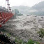 उन्नाव एक्सप्रेसवे पर भीषण हादसा: स्लीपर बस ने कार को रौंदा, महिला व दो मासूम समेत 5 की मौत, 17 यात्री घायल