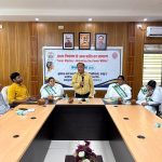 दुबई-मुंबई इंडिगो फ्लाइट में उड़ान के दौरान मचा हड़कंप, धुएं की चेतावनी मिलते ही राजकोट में इमरजेंसी लैंडिंग