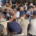 PM आवास के बाहर राहुल गांधी का हाई-वोल्टेज प्रदर्शन, हिरासत से पहले सड़क पर लेटकर जताया विरोध