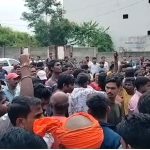 पुलिस हिरासत में युवक की मौत से बवाल, परिजनों ने थाने का किया घेराव, आरक्षक सस्पेंड